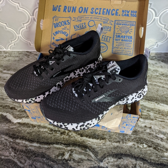 revel 4 brooks leopard